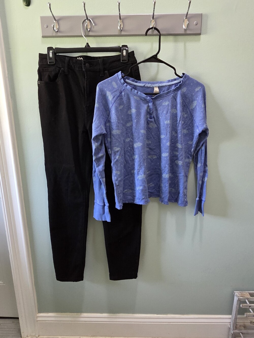 Nobo Black Jeans & Blue Long Sleeve Henley Top Outfit, EUC